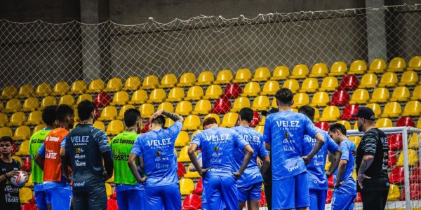 Vélez Camaquã chega a São Paulo e se prepara para semana cheia de desafios