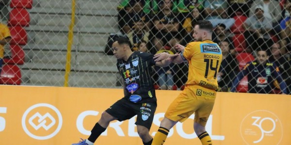 Vélez sai na frente mas acaba sofrendo a virada