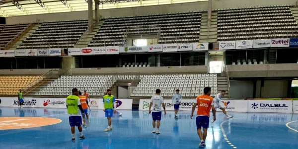 Vélez realiza último treino e ajusta os detalhes para encarar o Jaraguá