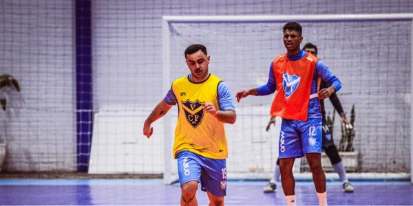 Vélez realiza último treino antes de embarcar para SC.