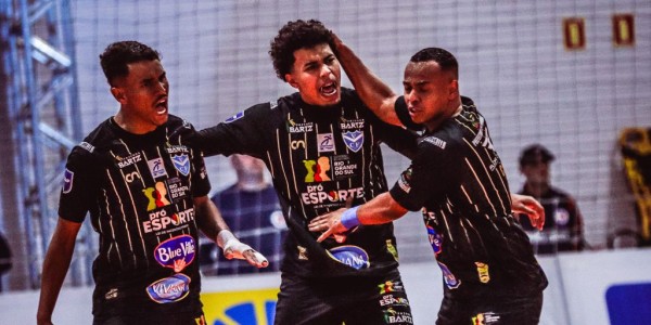 Vélez vence o Umuarama e confirma classificação na LNF