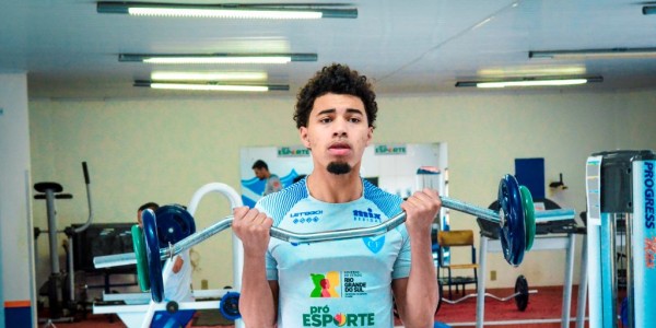 Vélez retorna aos treinos com foco no duelo contra o Santa Cruz
