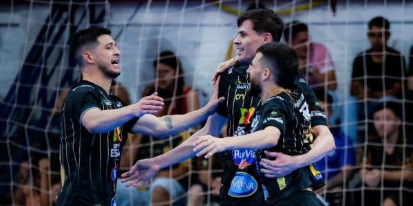 Vélez vence o Soberano e dá passo importante rumo à semifinal