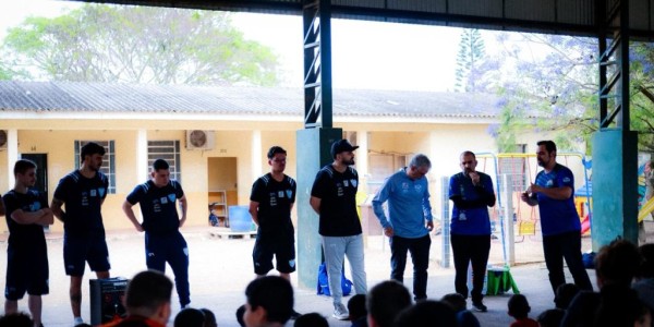 Vélez visita Escola Municipal Marina Godoy 
