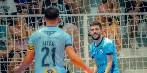 Vélez vence o Peñarol 