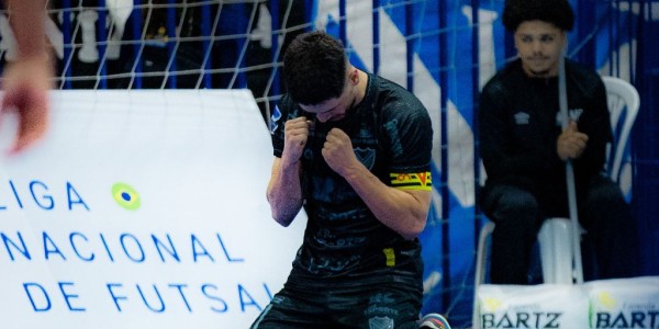 Vélez vence e assume a liderança isolada da LNF Silver