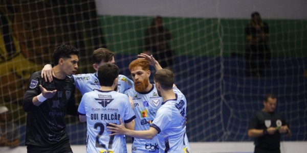 Vélez sofre primeira derrota, mas segue líder da LNF Silver