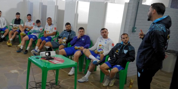 Vélez treina no domingo e atletas são agraciados com chocolate de Páscoa pela diretoria