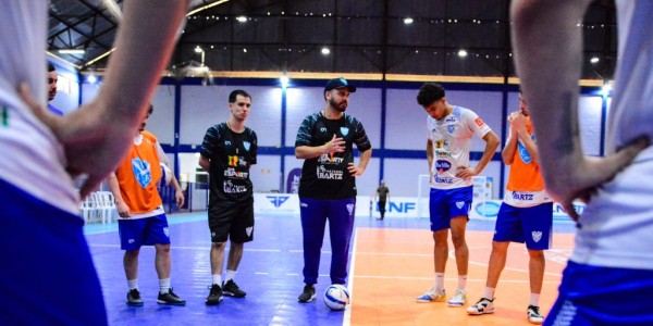 Treino e viagem do Vélez 
