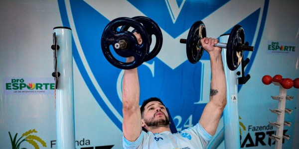 Após vitória na estreia, Vélez retorna aos treinos.